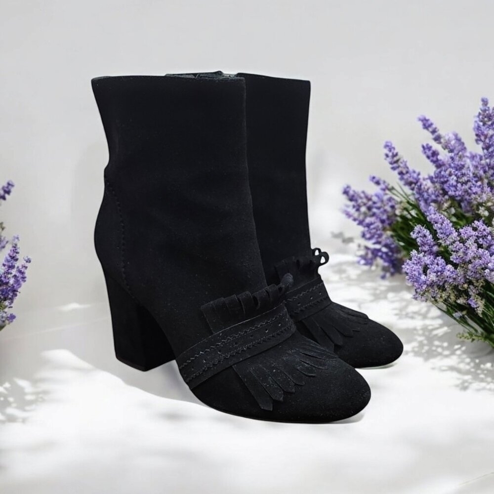 Etienne Aigner women's suede boots Size 9